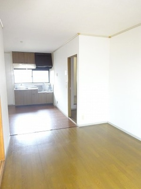 アーバンライフ津福【10,000円キャッシュバック対象物件】の居間・リビング|使いやすいリビングです