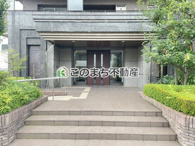 サーパス中河原のエントランス