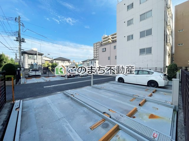 サーパス中河原の駐車場