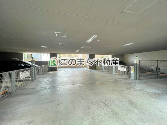 サーパス中河原の駐車場