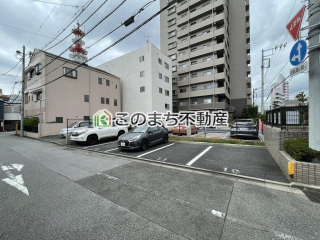 サーパス中河原の駐車場