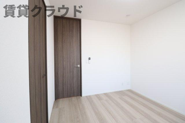 TORISIA　Nの寝室|広くて明るい寝室