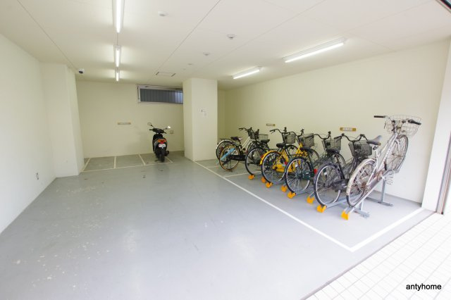 プロスパー十三　仲介手数料無料の駐車場
