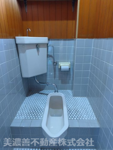６１７５３　岐阜市鏡島南1丁目倉庫のトイレ