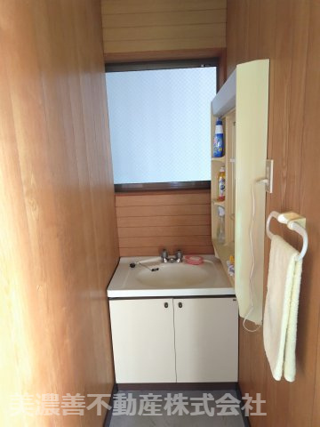 ６１７５３　岐阜市鏡島南1丁目倉庫の独立洗面台