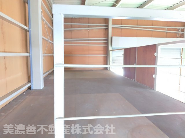 ６１７５３　岐阜市鏡島南1丁目倉庫の内装