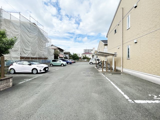 シャイン　クレール　B棟の駐車場