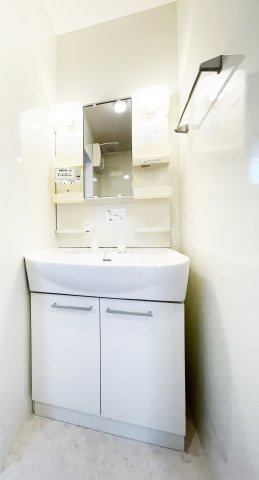 シャイン　クレール　B棟の洗面所