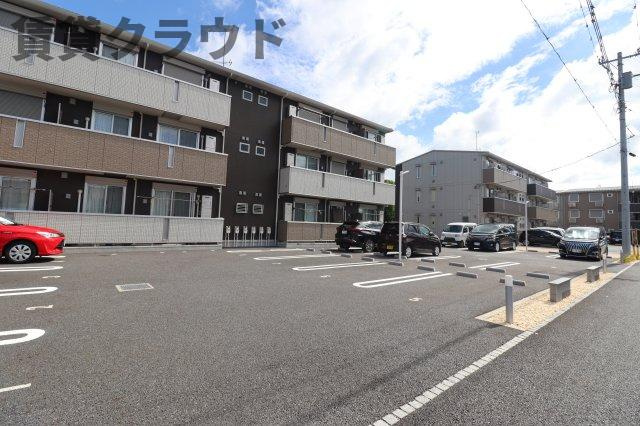 ロイヤルガーデンXIの駐車場|駐車場があります