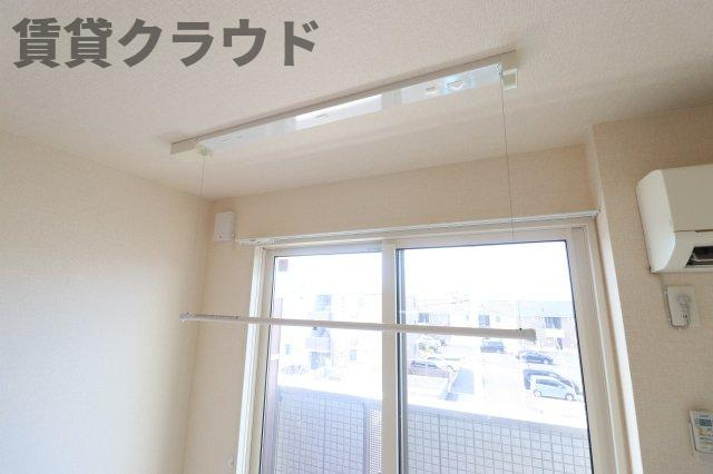 ロイヤルガーデンXIの内装|急な雨でも安心♪室内物干し付きです♪