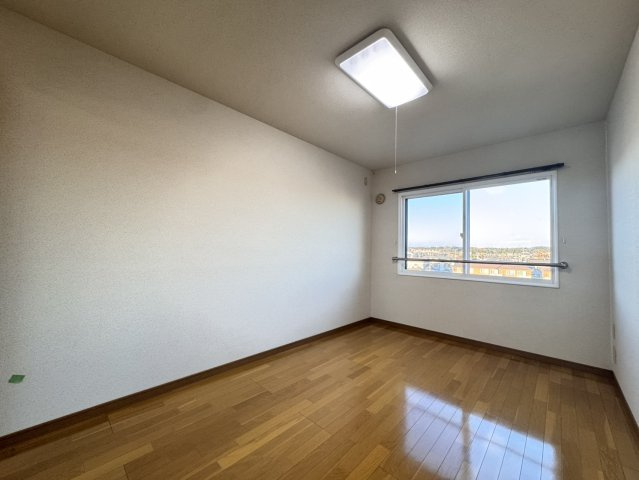 ヒーローマンション・グランブルーの洋室