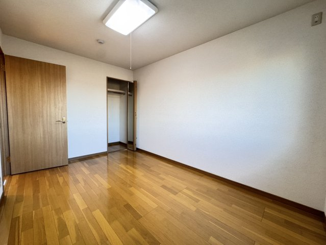 ヒーローマンション・グランブルーの洋室