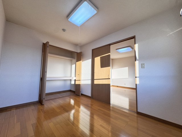 ヒーローマンション・グランブルーの洋室