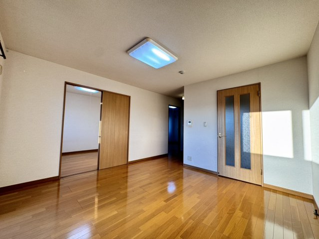 ヒーローマンション・グランブルーの居間・リビング