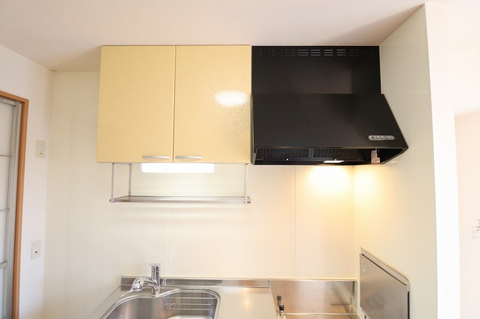 タウン・コート槐（ＫＡＩ）のキッチン|キッチン吊戸棚