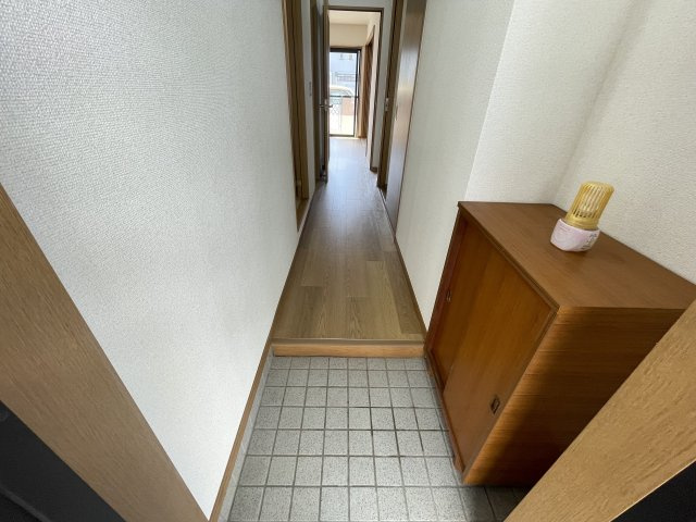 コーポ塚本の玄関