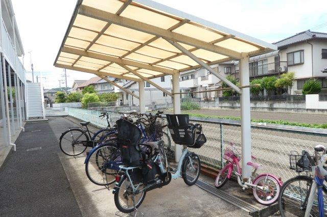 倉敷市八王寺町のアパートのその他共用部分|自転車置き場