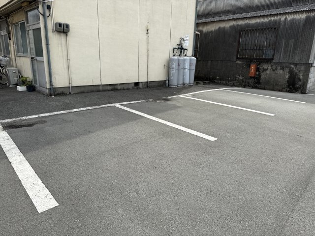 新和苑の駐車場