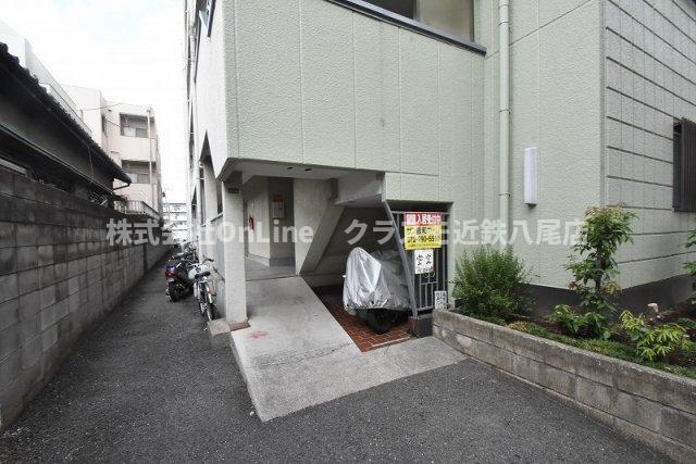 八尾市東山本新町１丁目の賃貸マンションのロビー
