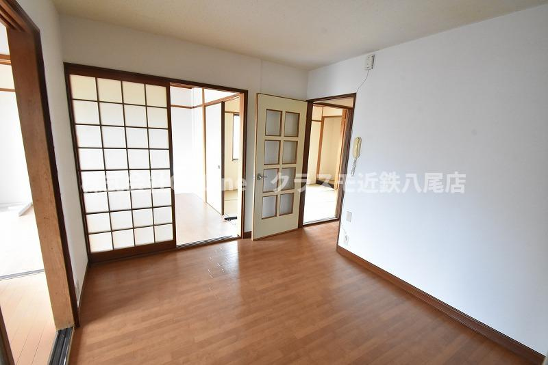 八尾市東山本新町１丁目の賃貸マンションの居間・リビング