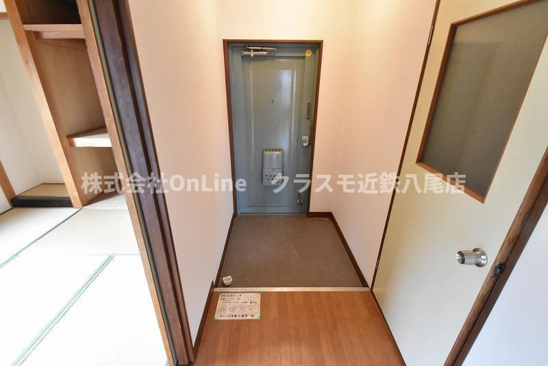 八尾市東山本新町１丁目の賃貸マンションの玄関
