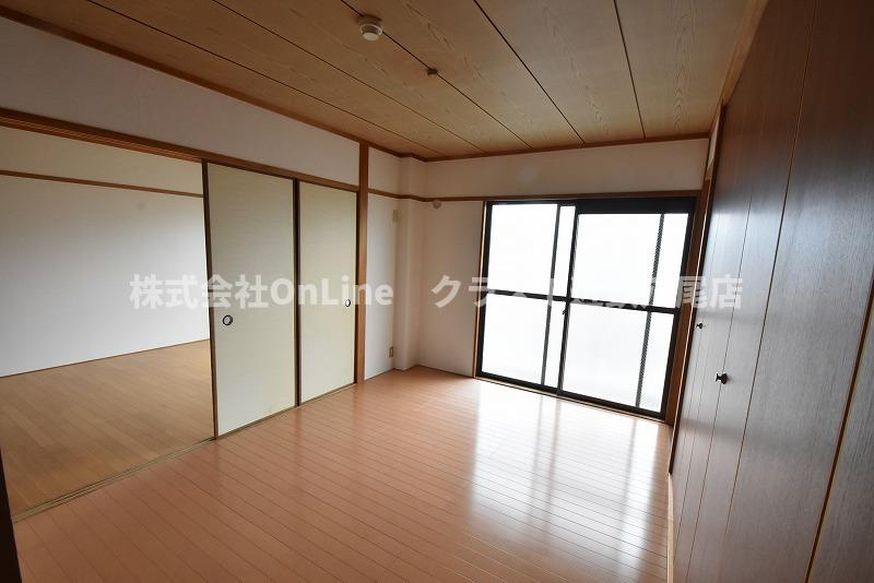 八尾市東山本新町１丁目の賃貸マンションの洋室