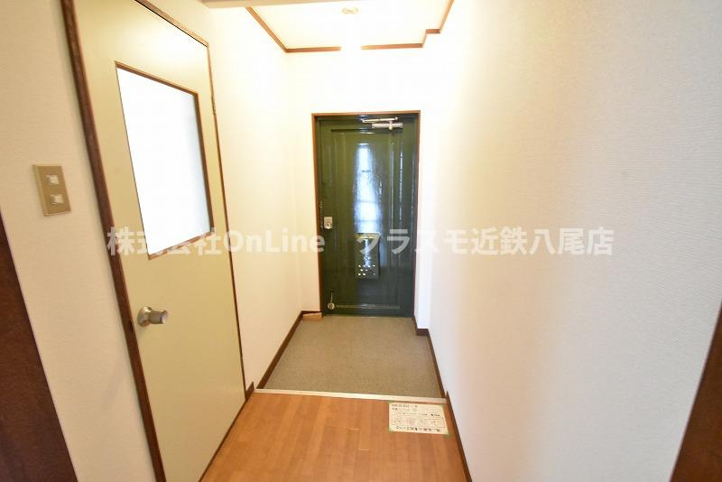 八尾市東山本新町１丁目の賃貸マンションの玄関