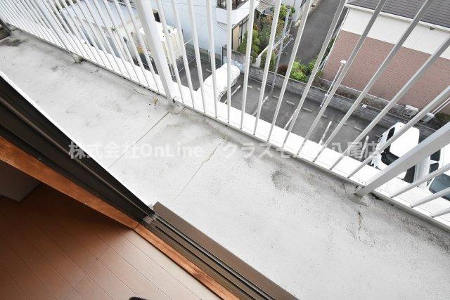 八尾市東山本新町１丁目の賃貸マンションのバルコニー