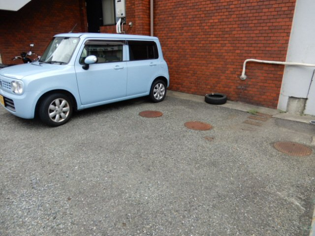 ハイツ重塚Ⅱの駐車場
