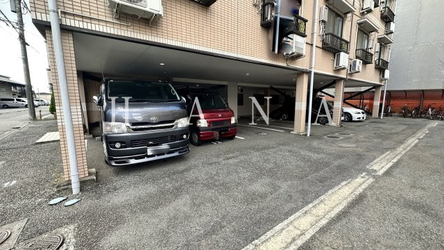 ジェネラスコートの駐車場