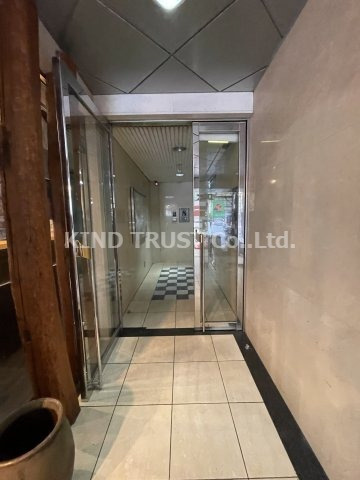 ドゥマン梅田のエントランス|ゆとりのあるエントランスです