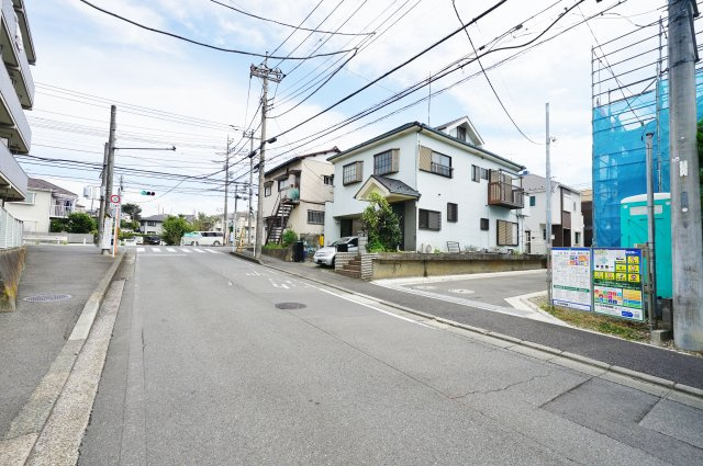 【横浜市瀬谷区宮沢１丁目66-39新築戸建て5号棟】★仲介手数料無料★（三ツ境小学校・原中学校）の前面道路含む現地写真