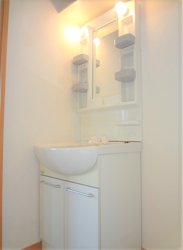 サンフィールド2の独立洗面台|独立洗面台あり、毎朝おしゃれに忙しい女性の方におすすめです