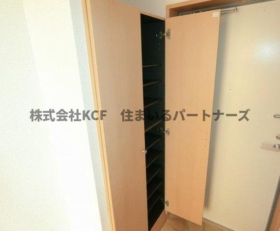 ヴィラージュⅢの玄関|収納もある玄関です