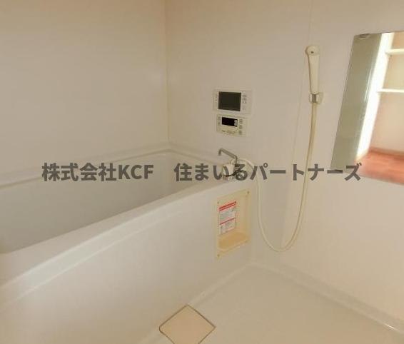ヴィラージュⅢの浴室|日々の疲れを癒すお風呂付です