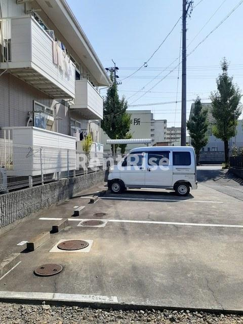 エステートカズミの駐車場|駐車場