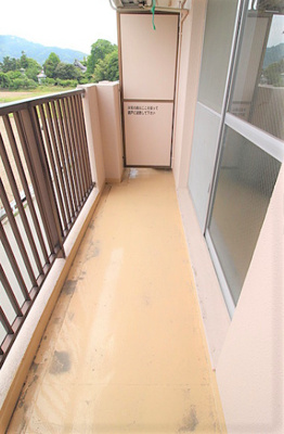 【バルコニー】 | シャロム新町 | 外からの目が気にならないバルコニーで洗濯物が干せます