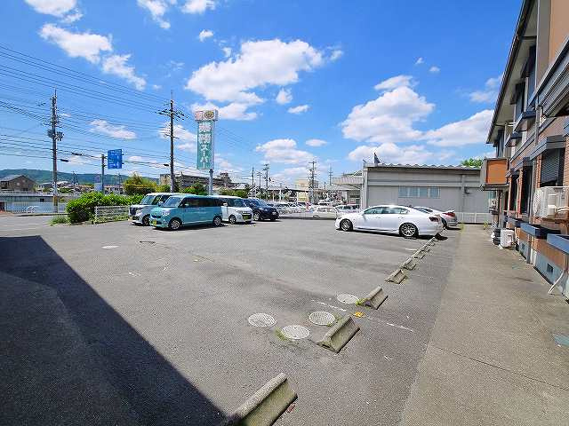 グリーンハイツ箕山の駐車場|カースペースがあります