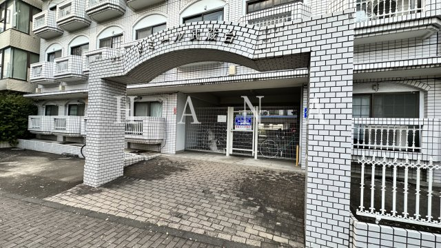 ドミール武蔵台のエントランス