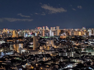 【展望】 | 【 View 】
彼方に広がる壮大な景色。美味しい空気を胸いっぱいに吸い込んで気持ちのリセットに。心地のいい開放的な時間が、暮らしにゆとりと充実感をもたらしてくれます。