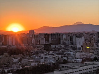 【展望】 | 【 View 】
外に見える美しい景色が、日々の生活を心地よく演出してくれます。窓から入る気持ちのいい風で、活力がみなぎることでしょう。