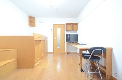 【居間・リビング】 | レオパレスグリーンヴィラ論田 | 備品や設備仕様は号室等により異なります。現地をご確認下さい。