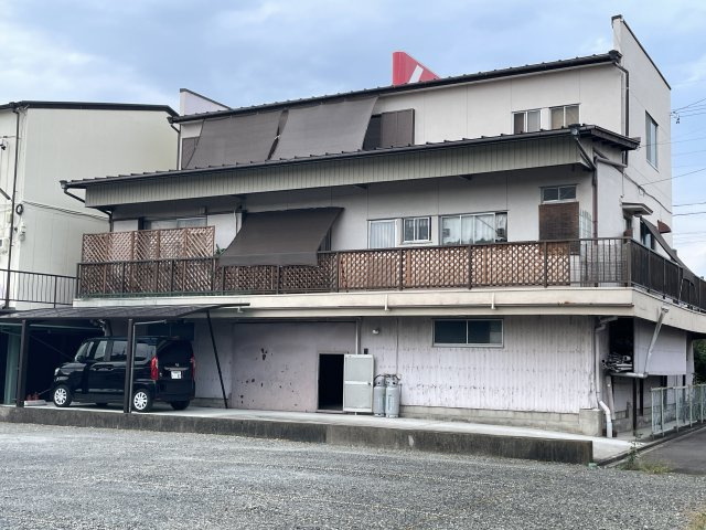 清須市助七東山中店舗の外観
