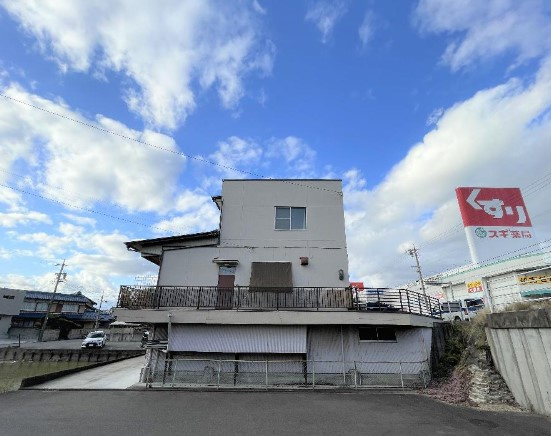 清須市助七東山中店舗の外観