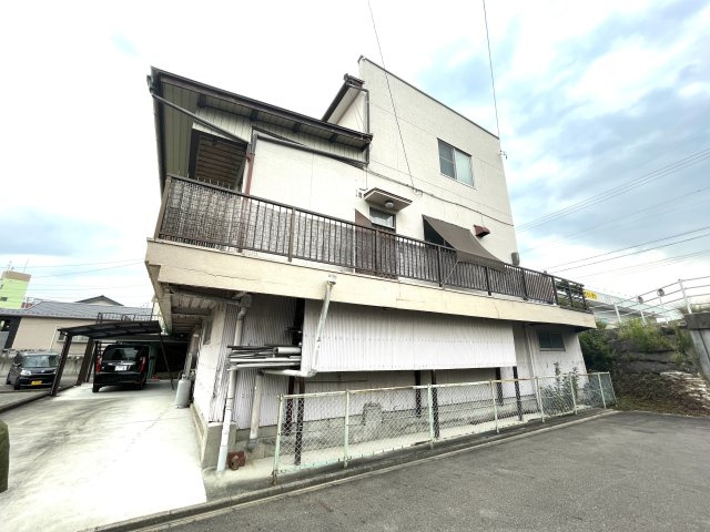 清須市助七東山中店舗の外観