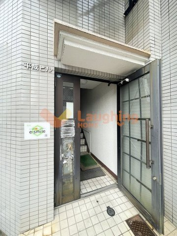 平成ビルのエントランス|毎日通るエントランスはこのようになっています