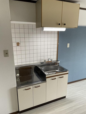 【キッチン】 | 平成ビル | コンパクトなキッチンで掃除もラクラク