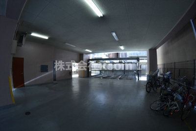 【駐車場】 | シャルマンフジ大阪城南 | 駐車場があるので、車を買う予定の方も安心です