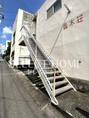 【エントランス】 | 青木荘 | 落ち着いたエントランスです