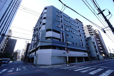 【外観】 | 【上質リノベ】中央レジデンス | 【資料には掲載していない情報】
物件の陽当りや通風・仕様設備やお部屋の大きさの比較、
近隣・周辺環境や街並みなど、資料には掲載していない情報が
現地にはたくさんあります。是非ご確認ください。